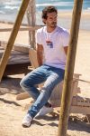 Calça de ganga e T-shirt