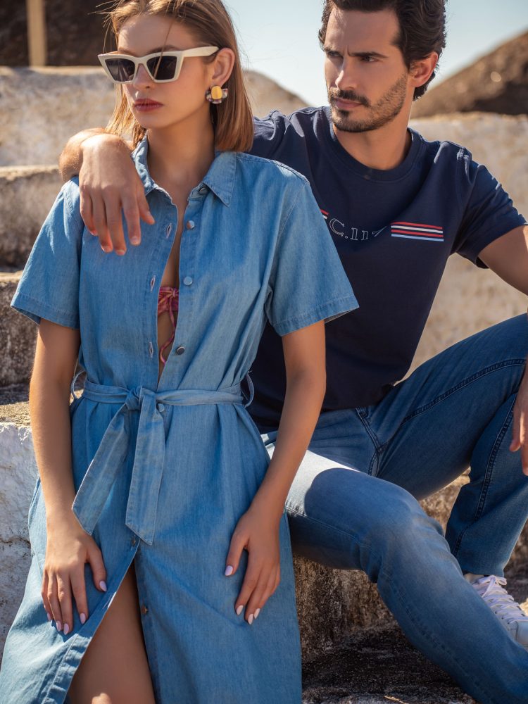 calças de ganga, t-shirt, vestido de ganga